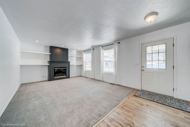 5301 E Eloika Rd, Chattaroy, WA 99003