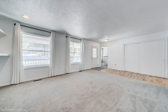 5301 E Eloika Rd, Chattaroy, WA 99003