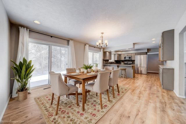 5301 E Eloika Rd, Chattaroy, WA 99003