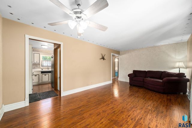 833 E Pam Rd Road, Sioux Falls, SD 57105