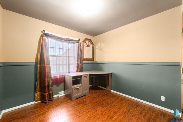 833 E Pam Rd Road, Sioux Falls, SD 57105