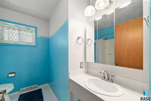 833 E Pam Rd Road, Sioux Falls, SD 57105
