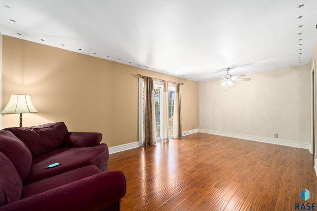 833 E Pam Rd Road, Sioux Falls, SD 57105