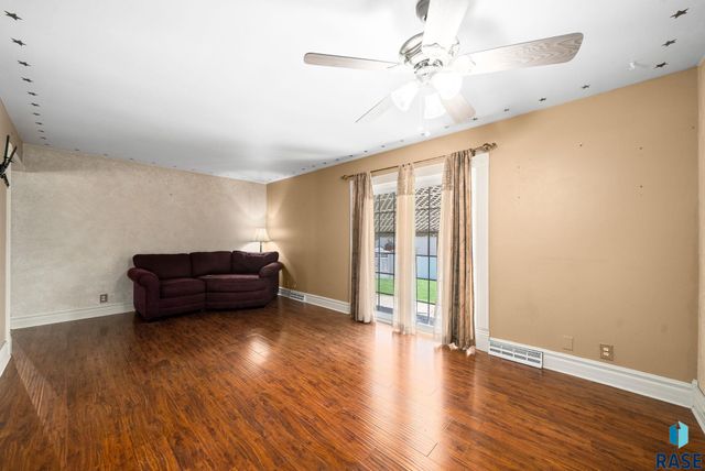 833 E Pam Rd Road, Sioux Falls, SD 57105
