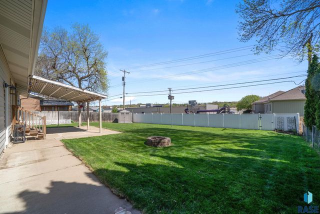 833 E Pam Rd Road, Sioux Falls, SD 57105