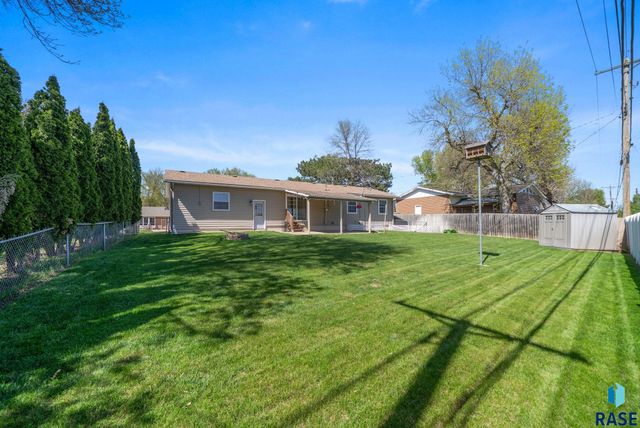 833 E Pam Rd Road, Sioux Falls, SD 57105