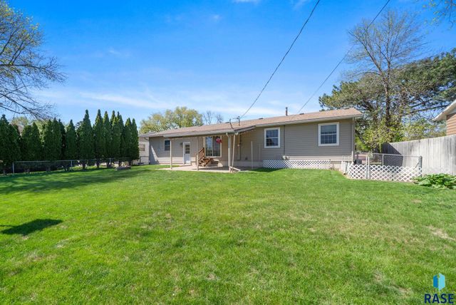 833 E Pam Rd Road, Sioux Falls, SD 57105