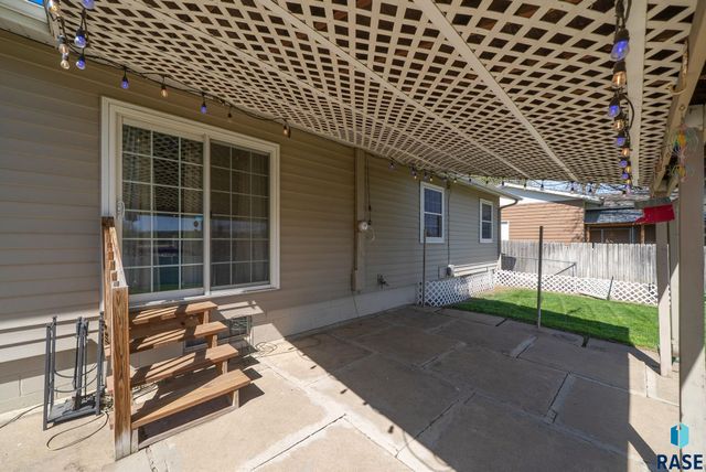 833 E Pam Rd Road, Sioux Falls, SD 57105