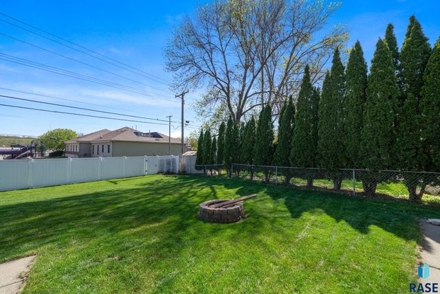 833 E Pam Rd Road, Sioux Falls, SD 57105