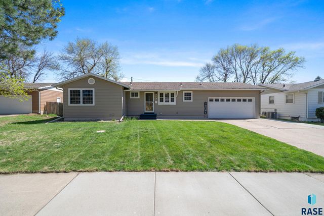 833 E Pam Rd Road, Sioux Falls, SD 57105