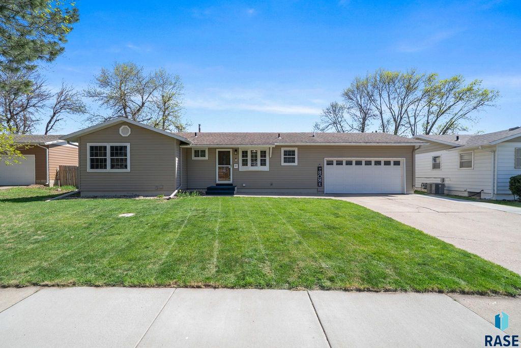 833 E Pam Rd Road, Sioux Falls, SD 57105