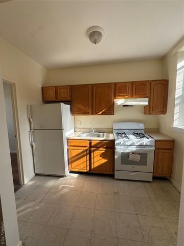 928 belmont, Brooklyn, NY 11028