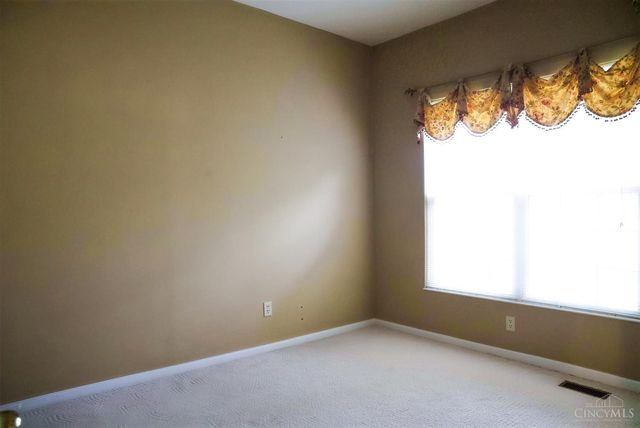1273 McGuffey Ln, Union Twp, OH 45103