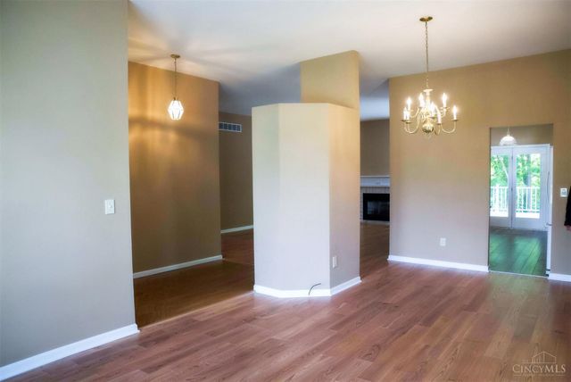 1273 McGuffey Ln, Union Twp, OH 45103