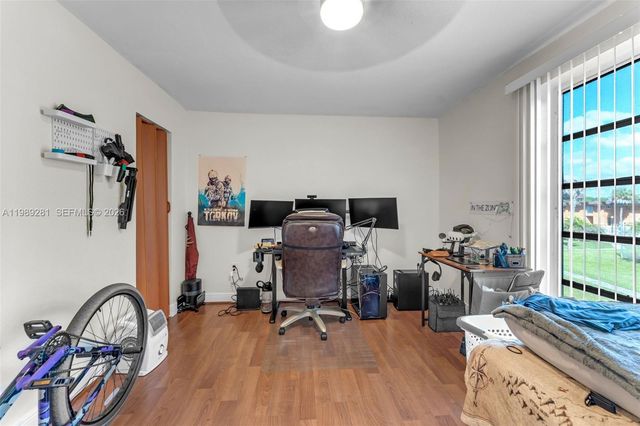 9437 SW 76th St V25, Miami, FL 33173