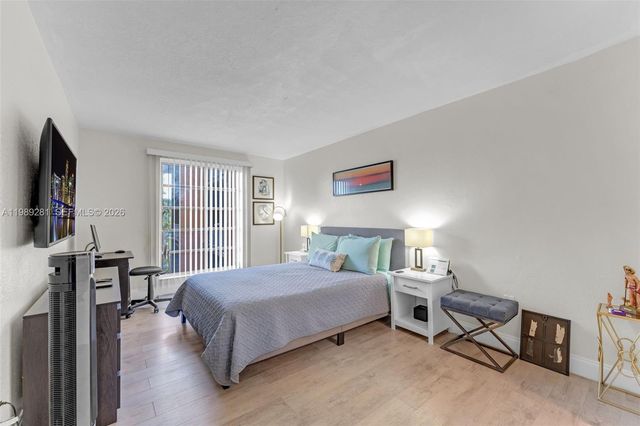 9437 SW 76th St V25, Miami, FL 33173