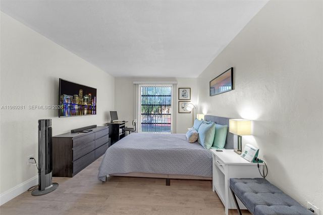 9437 SW 76th St V25, Miami, FL 33173