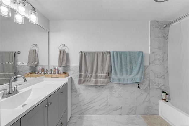 9437 SW 76th St V25, Miami, FL 33173