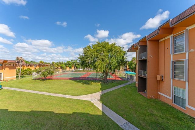 9437 SW 76th St V25, Miami, FL 33173