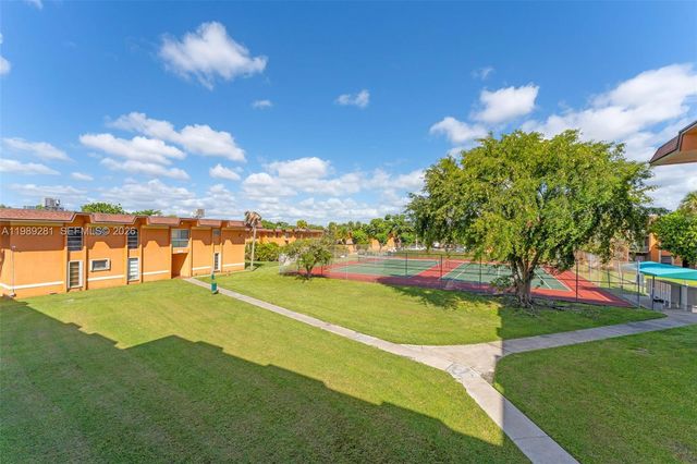 9437 SW 76th St V25, Miami, FL 33173