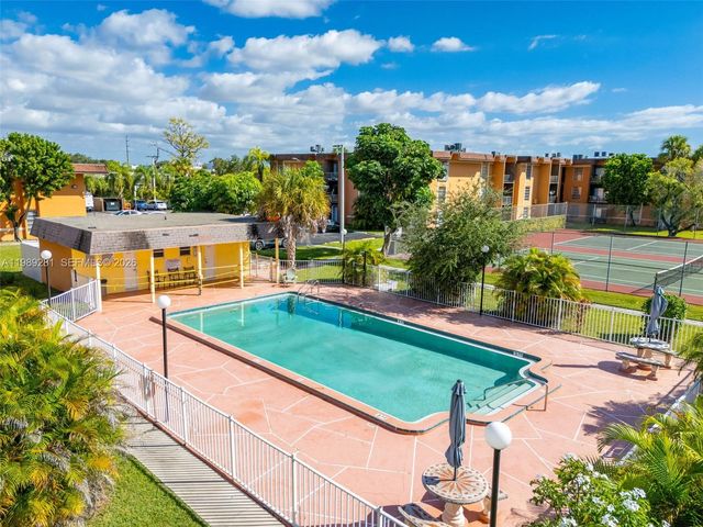 9437 SW 76th St V25, Miami, FL 33173