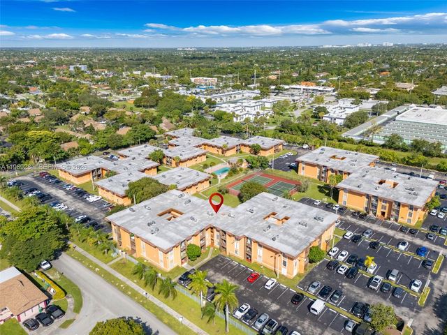 9437 SW 76th St V25, Miami, FL 33173