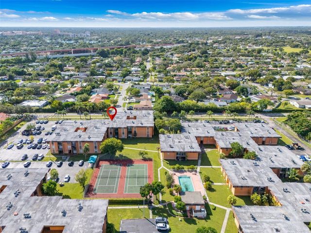 9437 SW 76th St V25, Miami, FL 33173