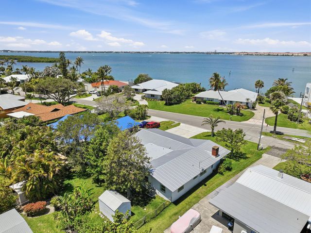 1804 Bayshore Drive, Fort Pierce, FL 34949