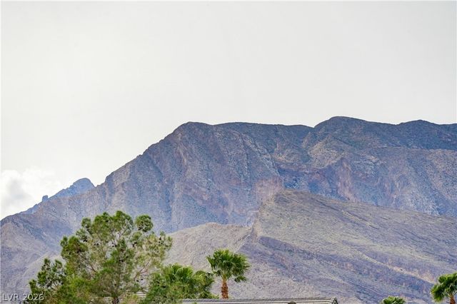 3900 Golden Glaze Street, Las Vegas, NV 89129