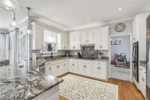 200 Mayglen Court, Woodstock, GA 30189