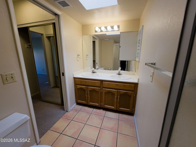 1200 E River Road C37, Tucson, AZ 85718