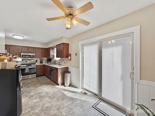 19 Wellington Court, Sayreville, NJ 08872