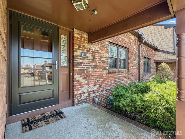 19 Wellington Court, Sayreville, NJ 08872