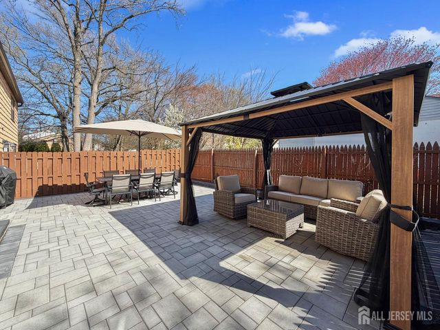 19 Wellington Court, Sayreville, NJ 08872