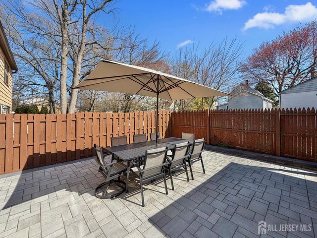 19 Wellington Court, Sayreville, NJ 08872