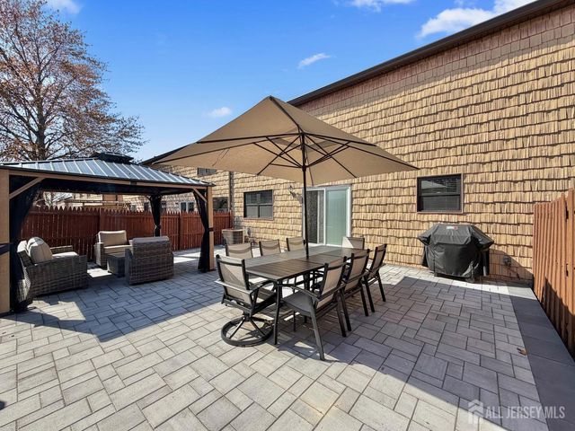 19 Wellington Court, Sayreville, NJ 08872