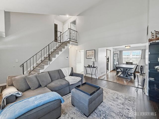 19 Wellington Court, Sayreville, NJ 08872