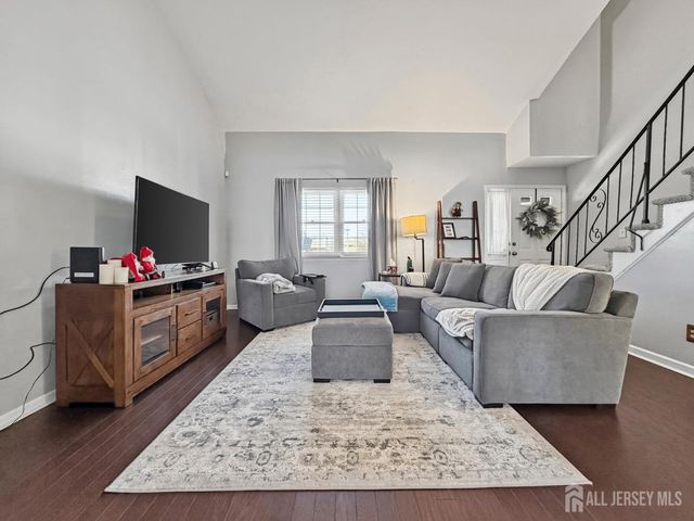 19 Wellington Court, Sayreville, NJ 08872