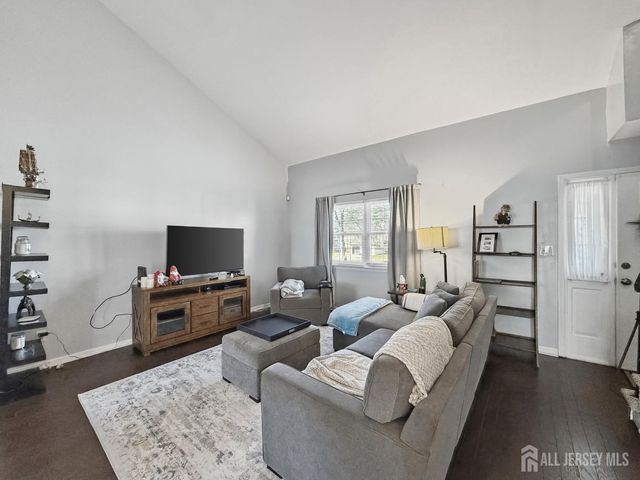 19 Wellington Court, Sayreville, NJ 08872