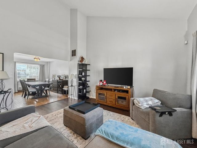 19 Wellington Court, Sayreville, NJ 08872