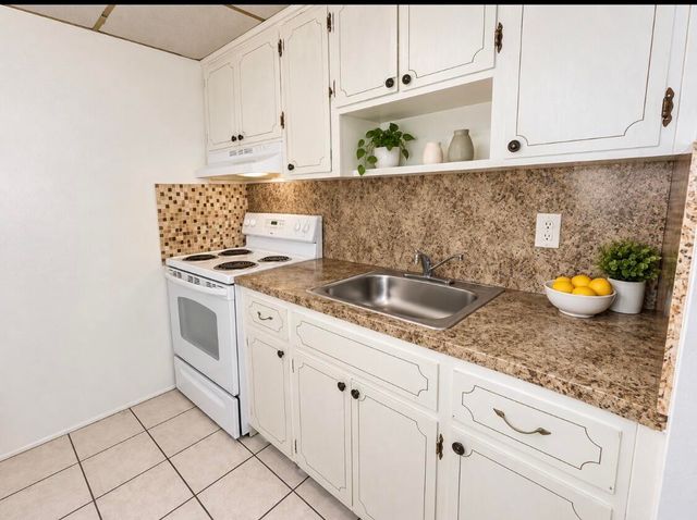 2838 MADISON Street 11, Hollywood, FL 33020