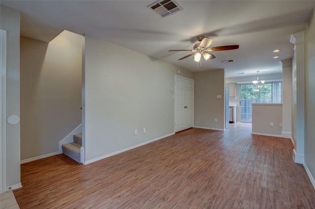 202 S College ST 8, Georgetown, TX 78626