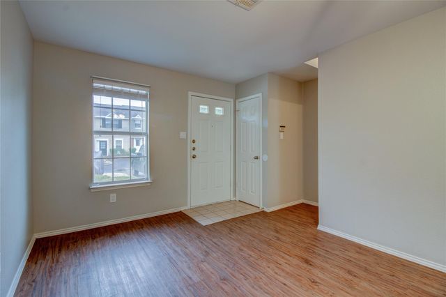 202 S College ST 8, Georgetown, TX 78626