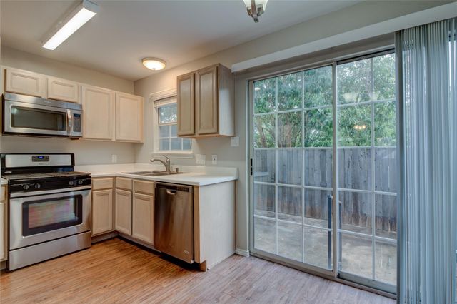 202 S College ST 8, Georgetown, TX 78626