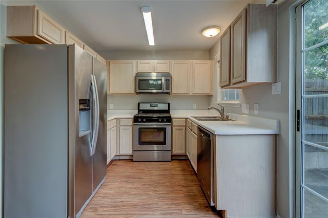 202 S College ST 8, Georgetown, TX 78626