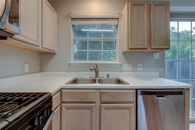202 S College ST 8, Georgetown, TX 78626