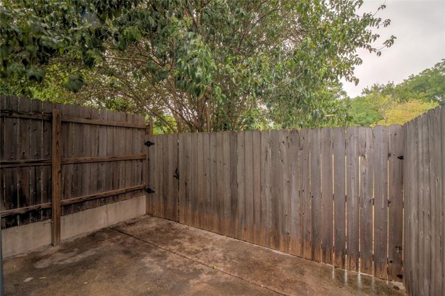 202 S College ST 8, Georgetown, TX 78626