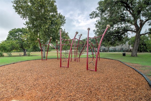 202 S College ST 8, Georgetown, TX 78626