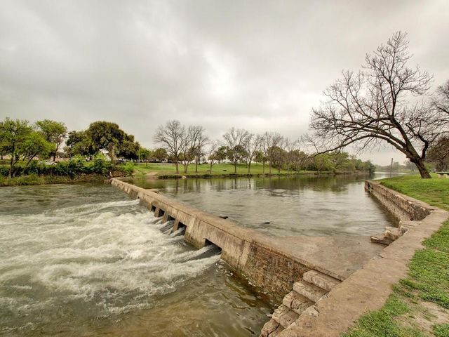 202 S College ST 8, Georgetown, TX 78626