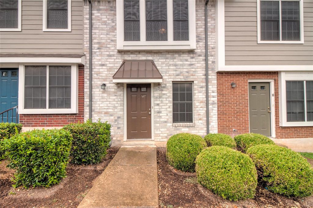 202 S College ST 8, Georgetown, TX 78626